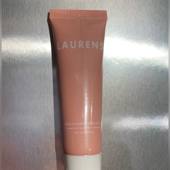 Laurens Vanilla Almond Body Lotion - Picture 3 of 4